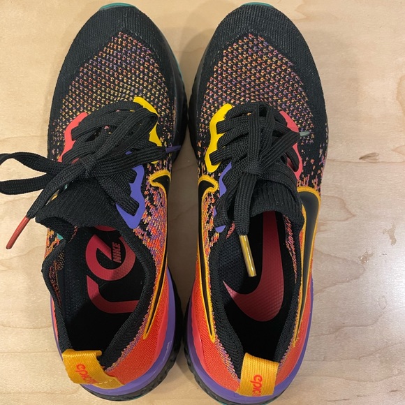 Womens Nike Epic React Flyknit 2 Running Shoes, Size 7 - Picture 2 of 10